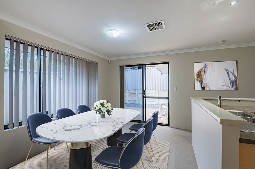 Unit 5, 42 Norman St, St James - Villa Meals and Kitchen Area