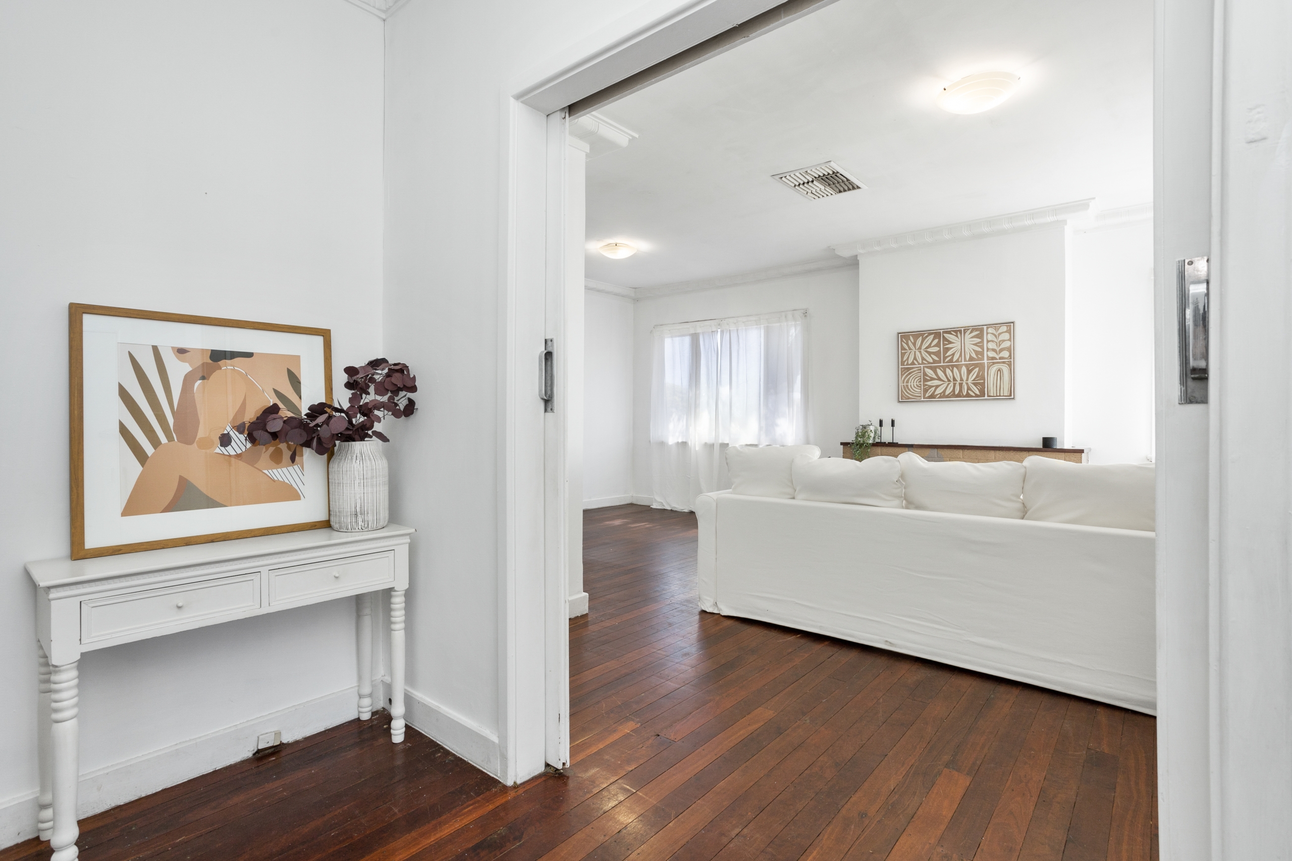 Entry hallway at 84 Duke St, Scarborough